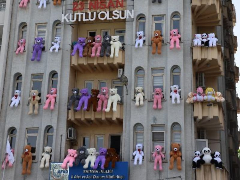 AFAD Binası Çocuklar İçin Oyuncak Ayılarla Donatıldı