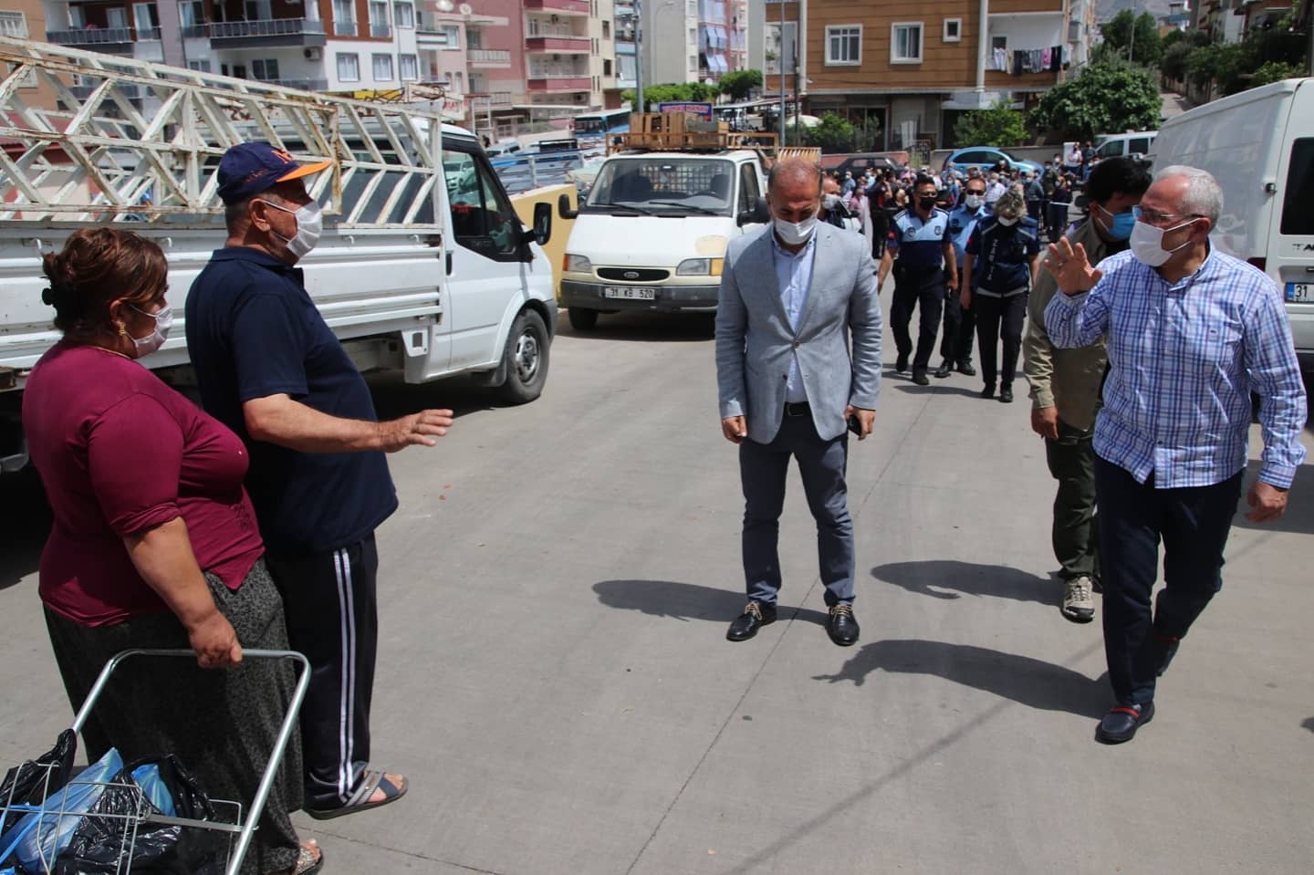 BELEDİYE BAŞKANI TOSYALI&#8217;DAN PAZAR DENETİMİ