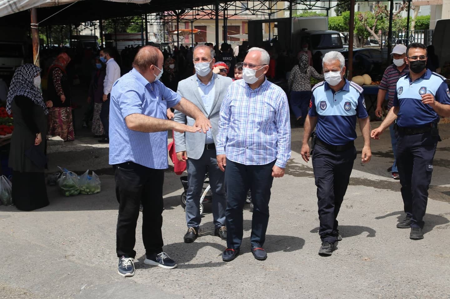 BELEDİYE BAŞKANI TOSYALI&#8217;DAN PAZAR DENETİMİ