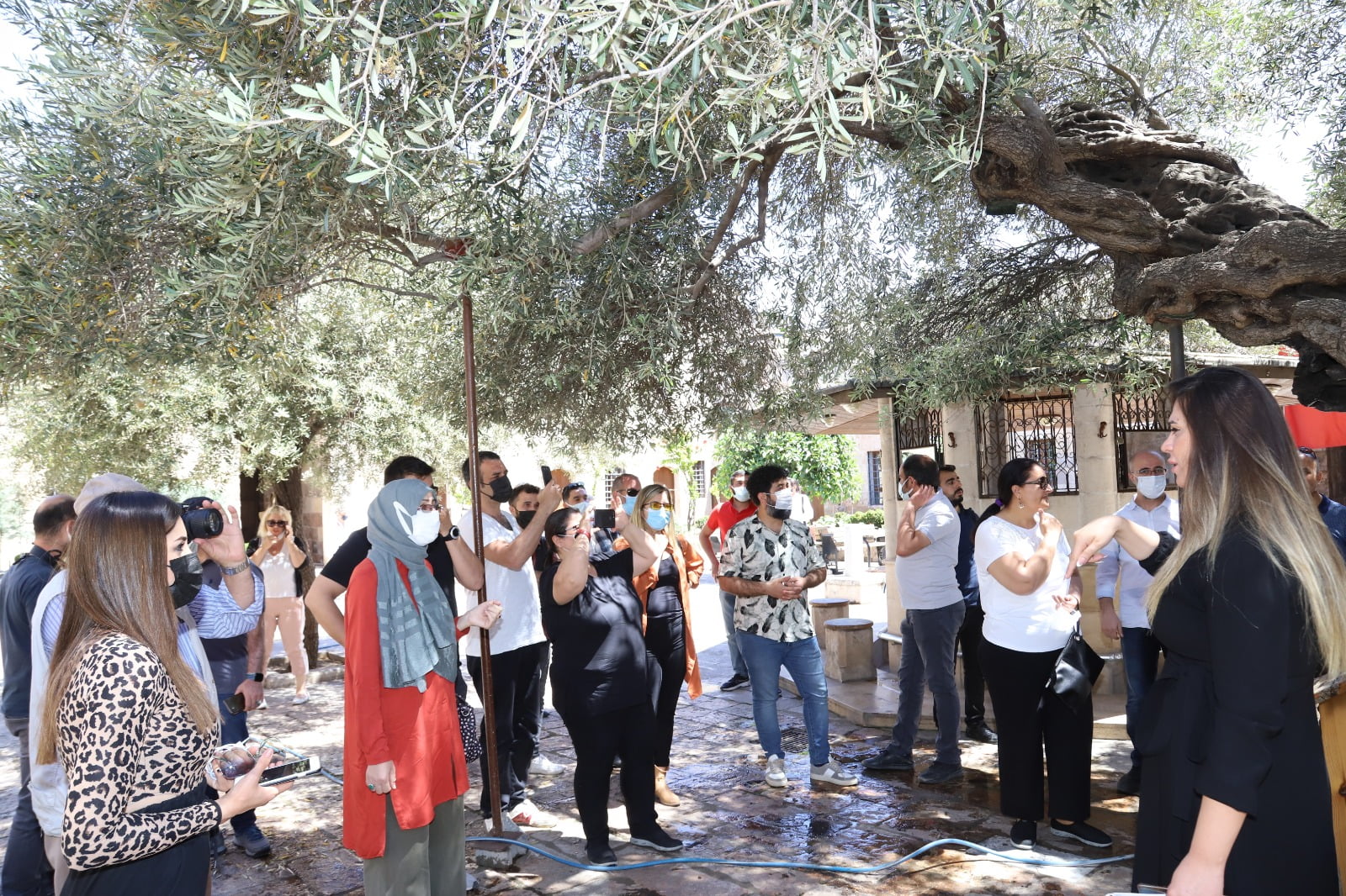 Yunus Emre Enstitüsü, program dönüşü Sokollu Mehmet Paşa Külliyesini ziyaret etti