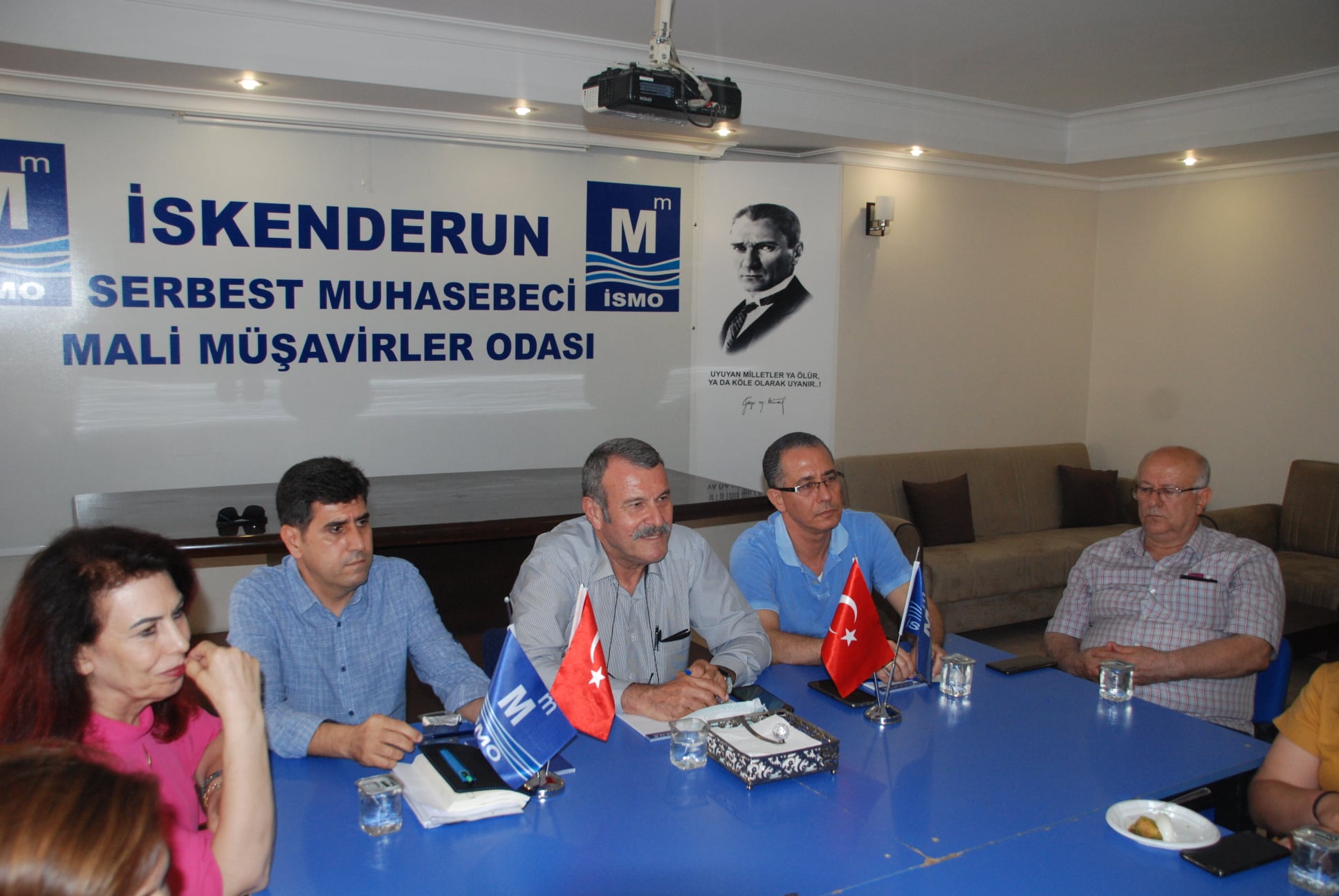 Muhasebeciler Odası Yönetimi, SMMM Yeterlilik Sınavını Kazanarak Ruhsat Alan Meslektaşlarını Kutladı