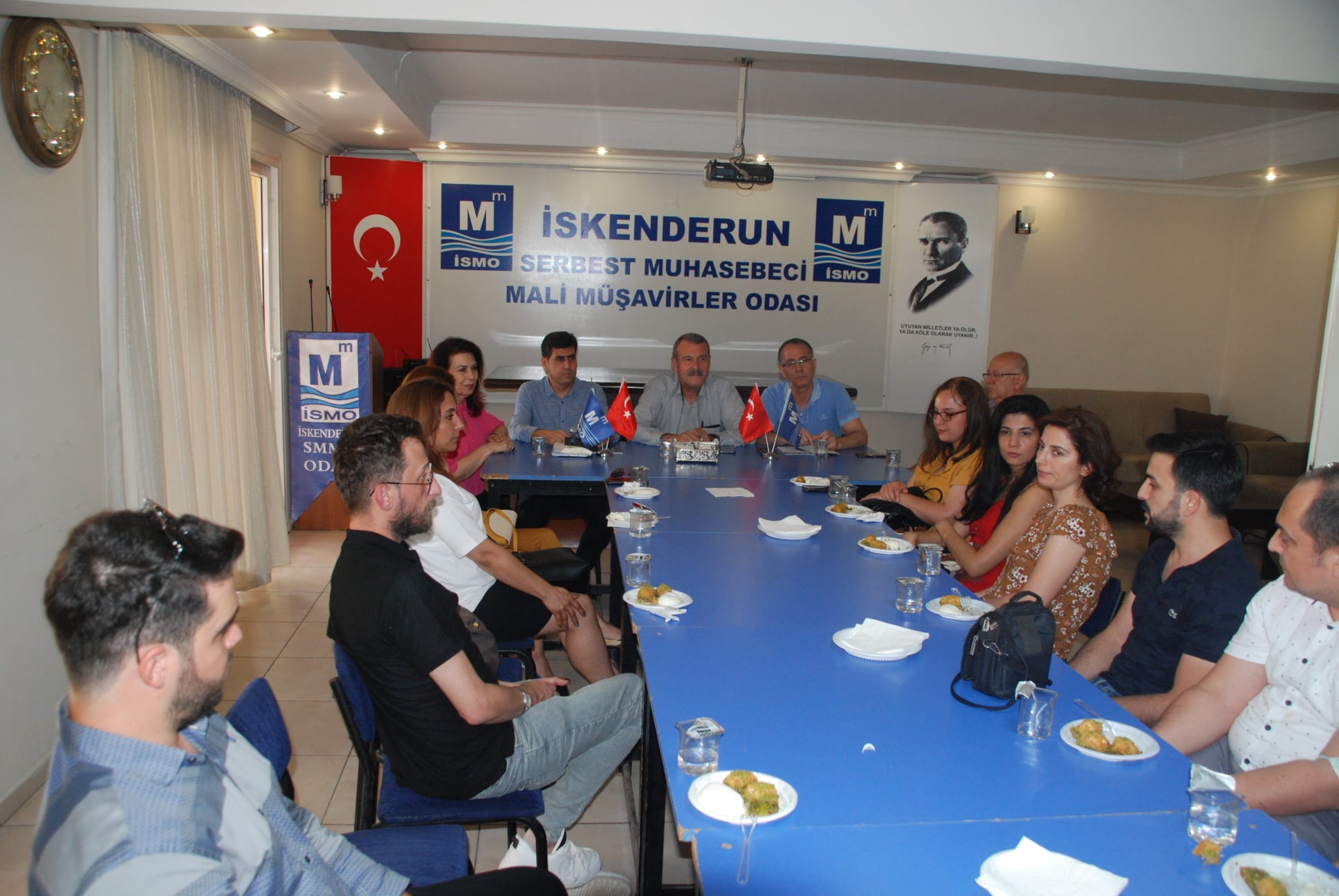 Muhasebeciler Odası Yönetimi, SMMM Yeterlilik Sınavını Kazanarak Ruhsat Alan Meslektaşlarını Kutladı