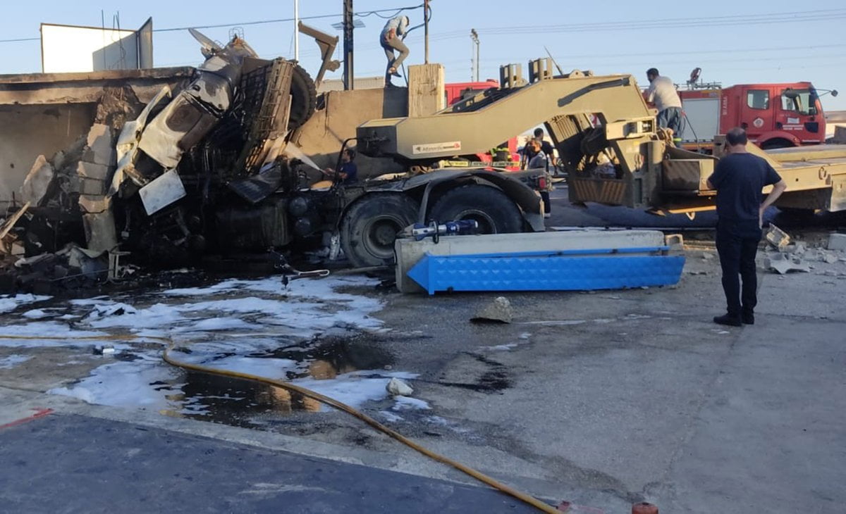 Hatay&#8217;da Askeri TIR Duvara Çarptı: 2 şehit