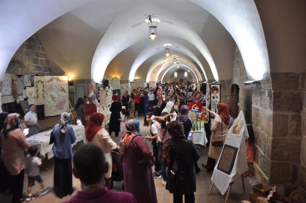 Payas Halk Eğitim Merkezi Yıl Sonu Sergisi Düzenlendi