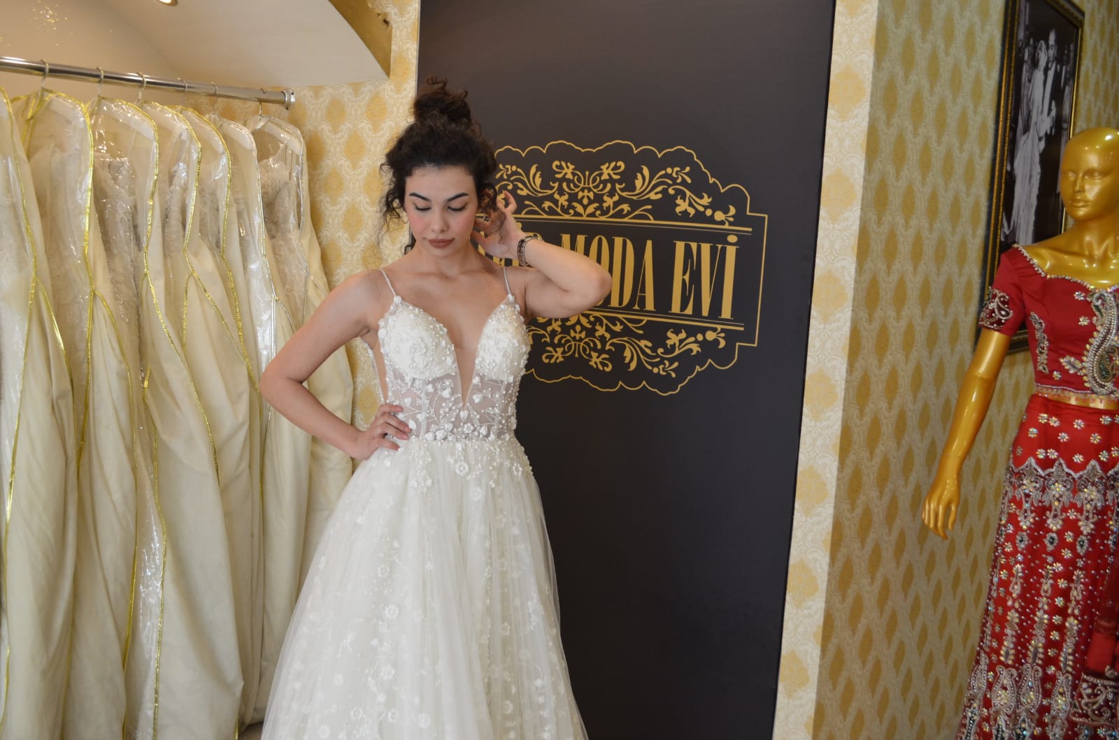 Safir Moda Evi Yeni Tasarımlarıyla Sizleri Bekliyor