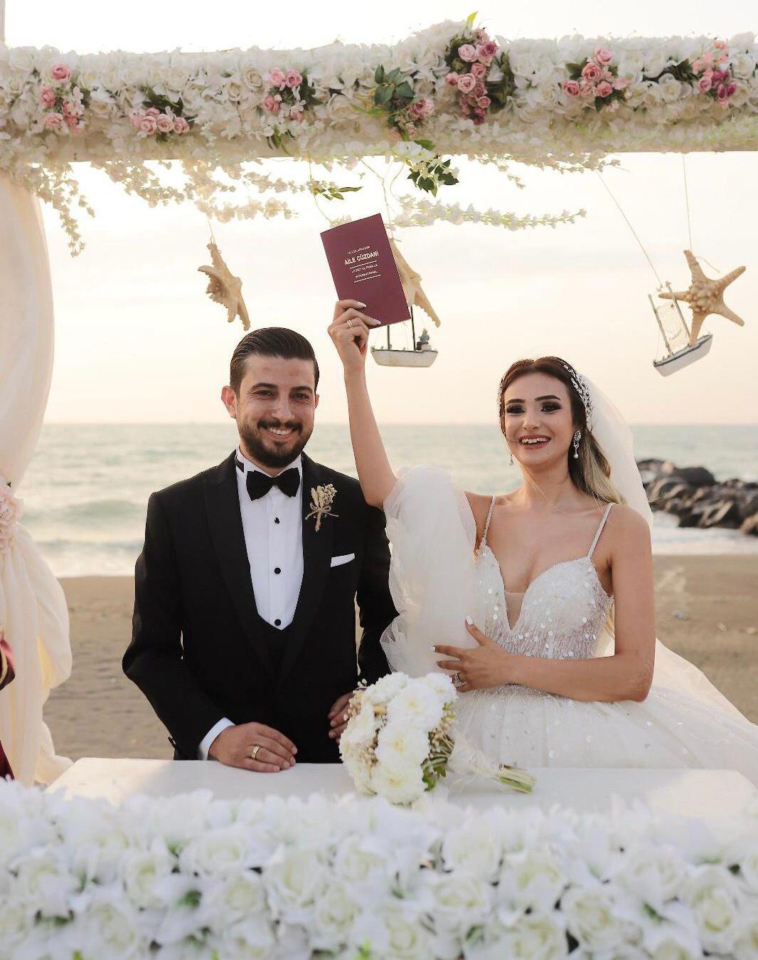 DİLARA İLE GÖKHAN ÖMÜR BOYU MUTLULUĞA EVET DEDİLER