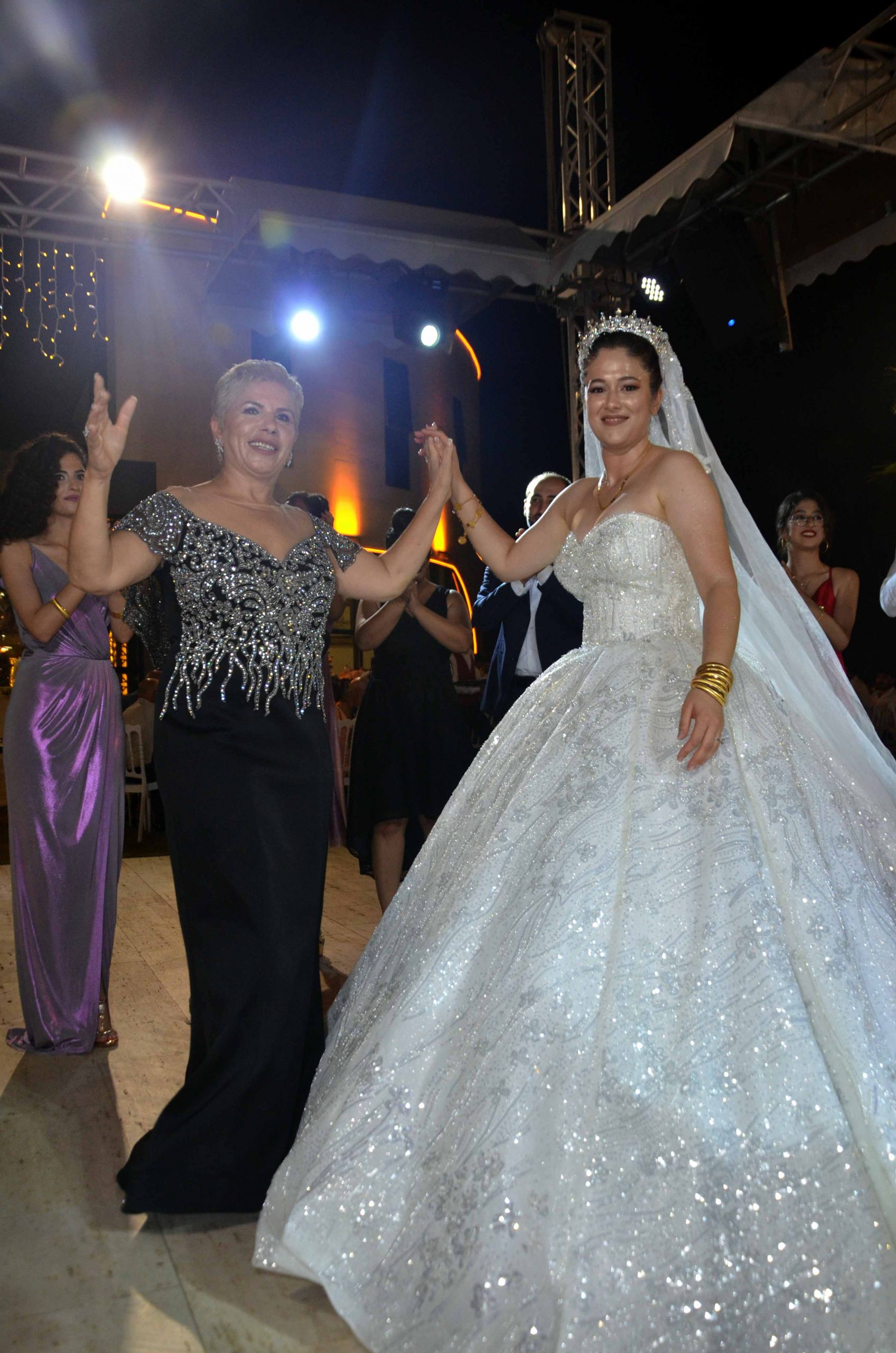 Dillere Destan Düğünde Genç Çiftler HAYAT Buldu