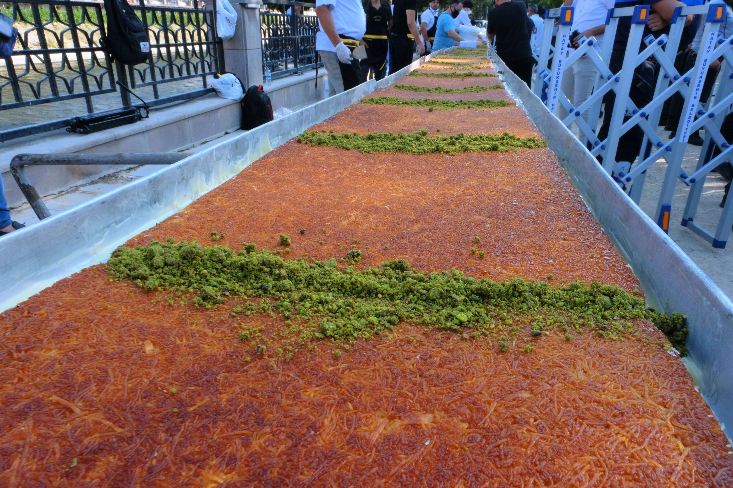 82. YILA &Ouml;ZEL 82 METRELİK K&Uuml;NEFE