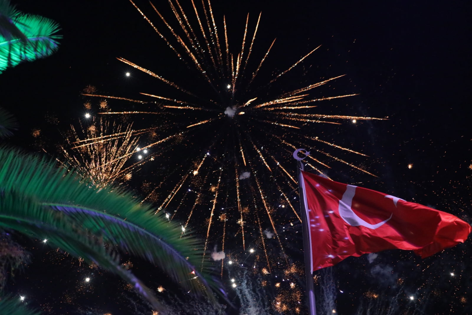 HATAY’DA HALUK LEVENT RÜZGÂRI ESTİ