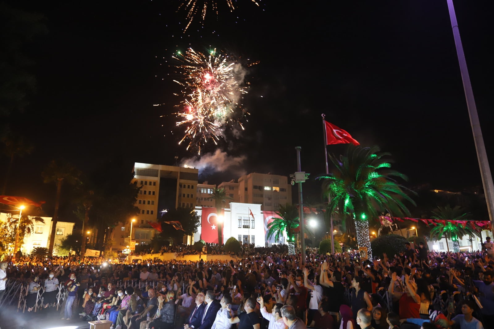 HATAY’DA HALUK LEVENT RÜZGÂRI ESTİ