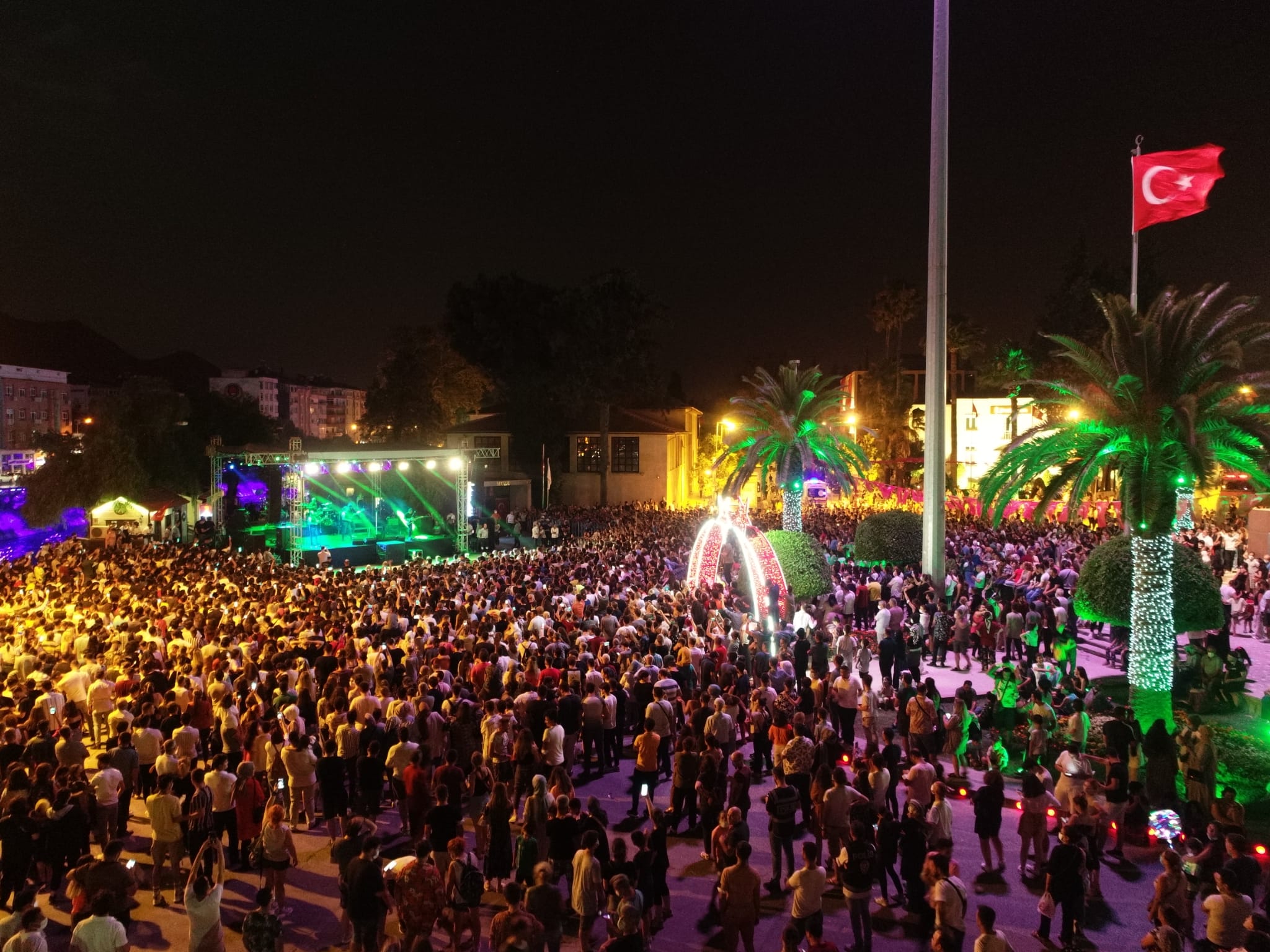 HBB’DEN UNUTULMAZ KIRAÇ KONSERİ