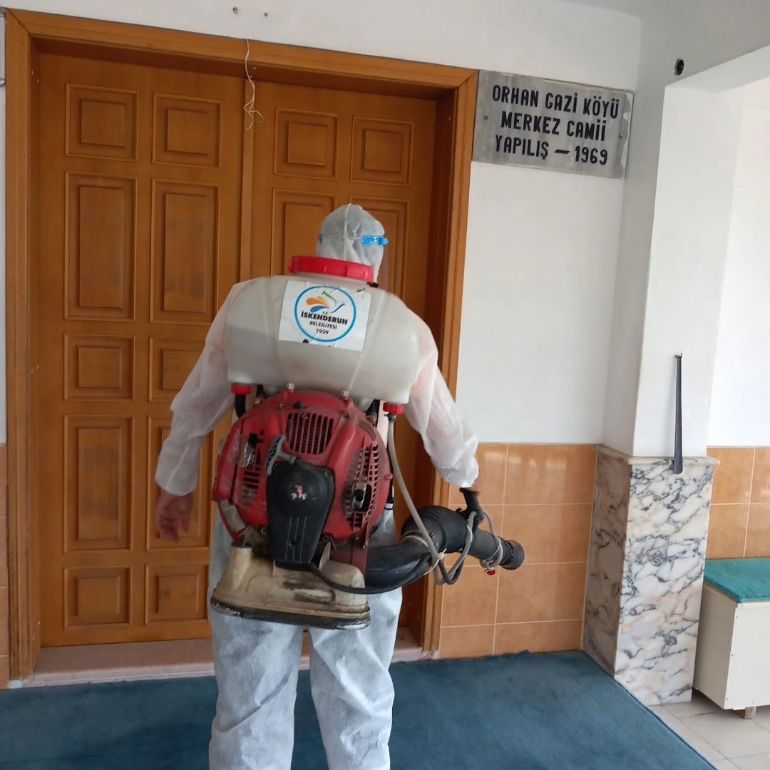 Camilerde Temizlik Çalışması Devam Ediyor