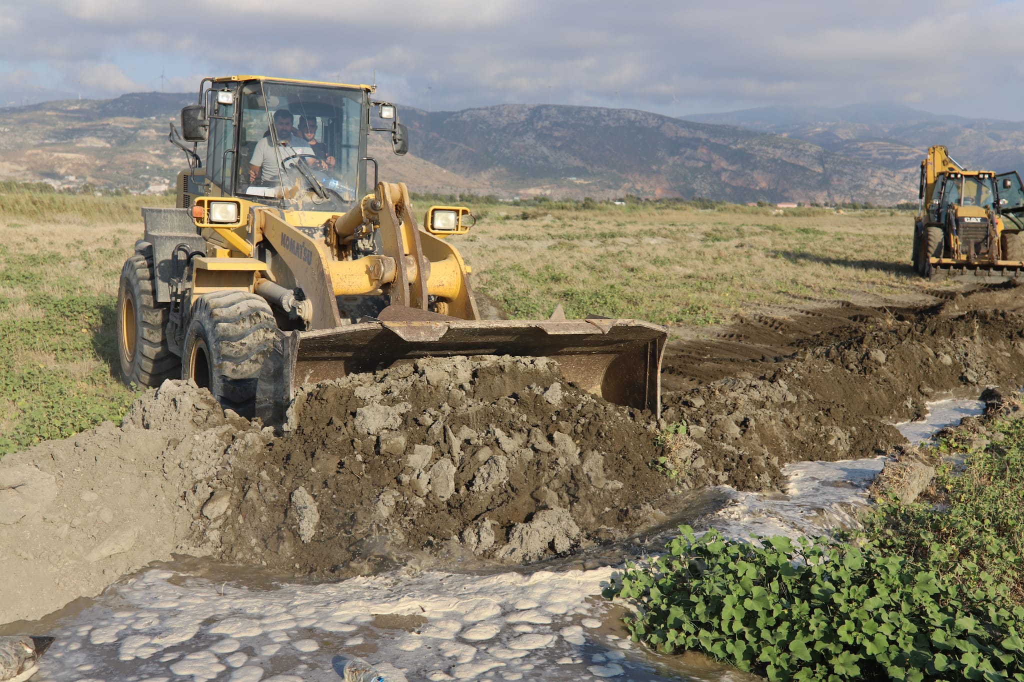 MİLEYHA SULAK ALANDA A&Ccedil;ILAN KANALLAR HBB TARAFINDAN KAPATILDI