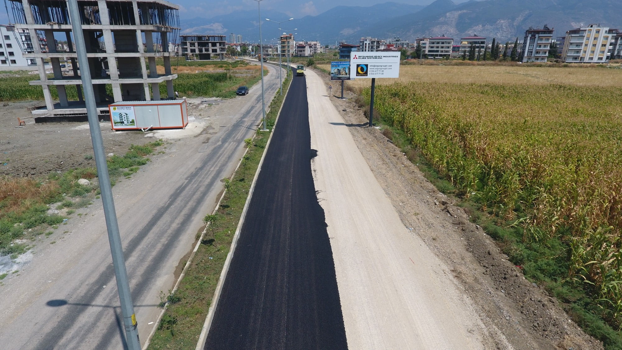 KARAAĞAÇ UĞUR MUMCU CADDESİ’NDEKİ YENİ YOLDA ASFALT ÇALIŞMASI BAŞLADI