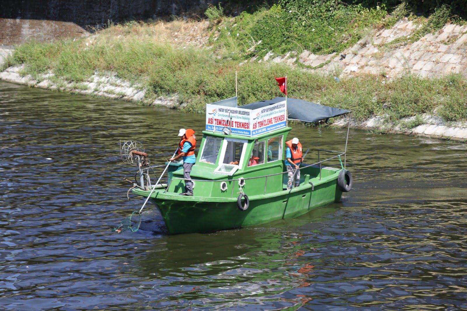 HBB ASİ NEHRİ&rsquo;NDEKİ KATI ATIK VE SU S&Uuml;MB&Uuml;LLERİNİ TEMİZLİYOR