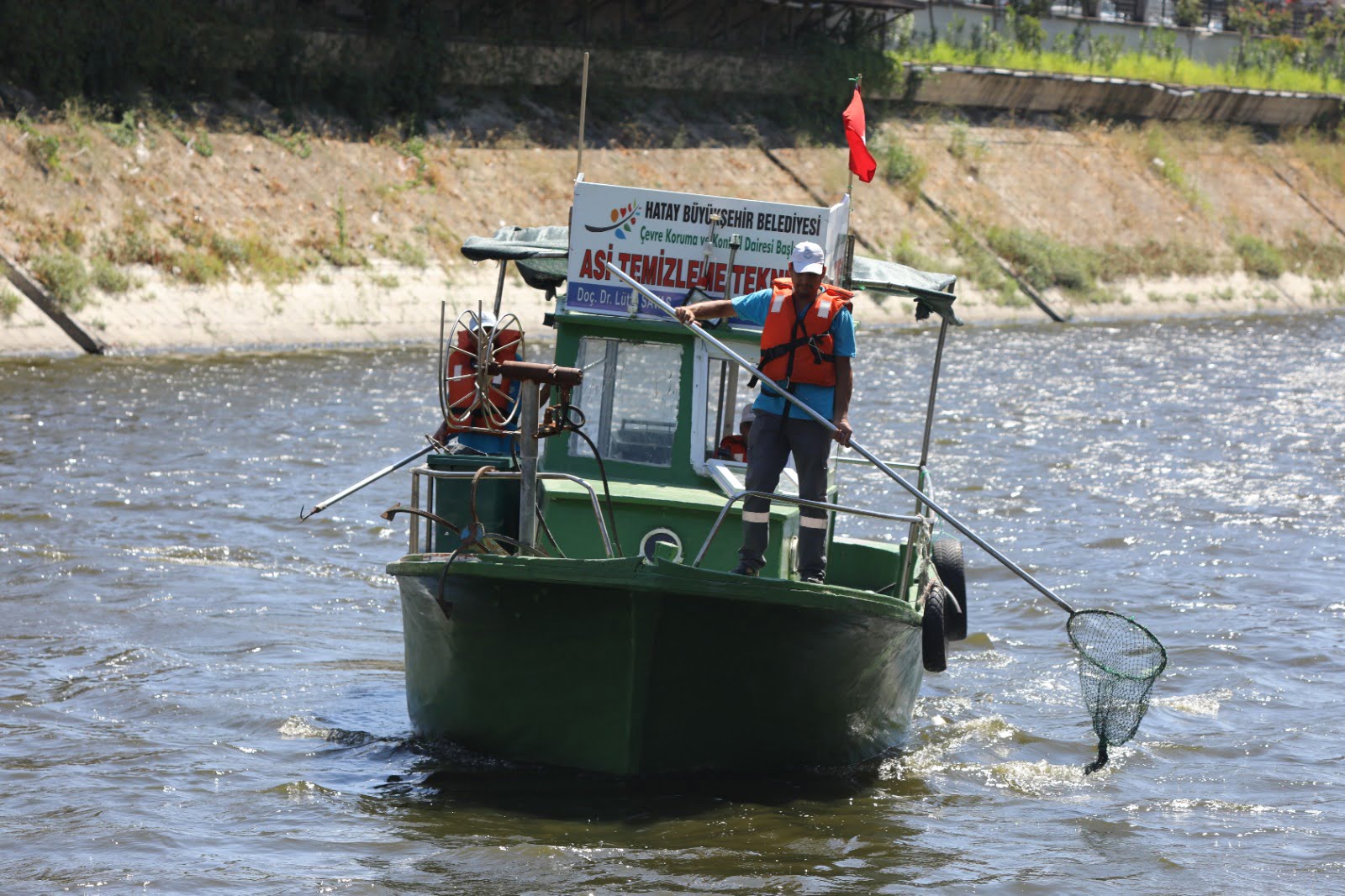 HBB ASİ NEHRİ&rsquo;NDEKİ KATI ATIK VE SU S&Uuml;MB&Uuml;LLERİNİ TEMİZLİYOR