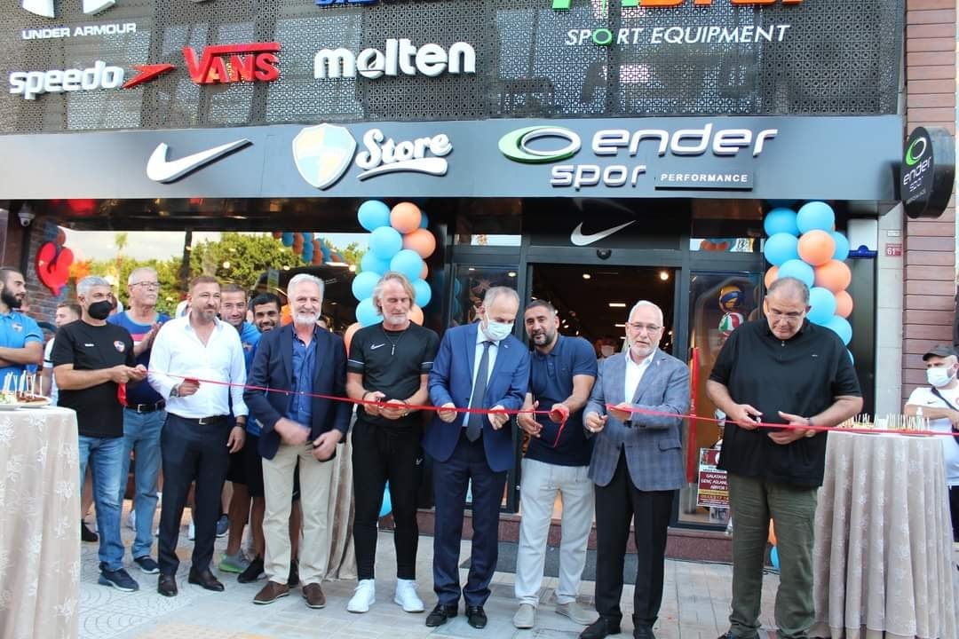 Enderspor Mağazasında İskenderunsporun &Uuml;r&uuml;nleri Sergileniyor