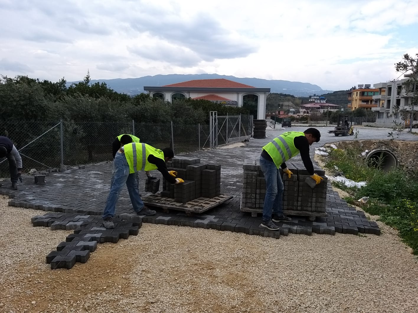 HBB 8 AYDA 456 BİN METREKARE PARKE YOL D&Ouml;ŞEDİ