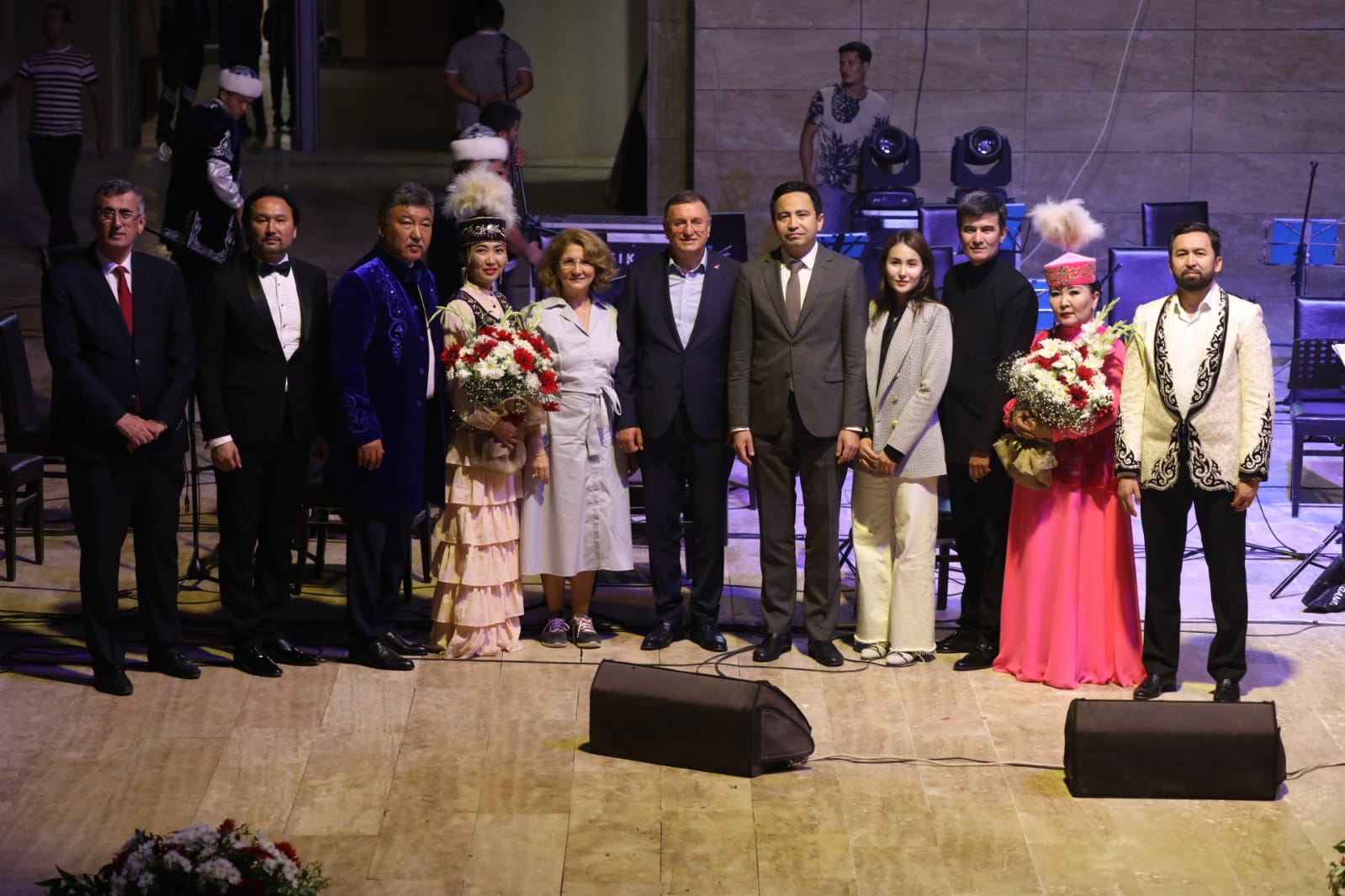 EXPO ALANINDA KAZAKİSTAN R&Uuml;ZG&Acirc;RI ESTİ