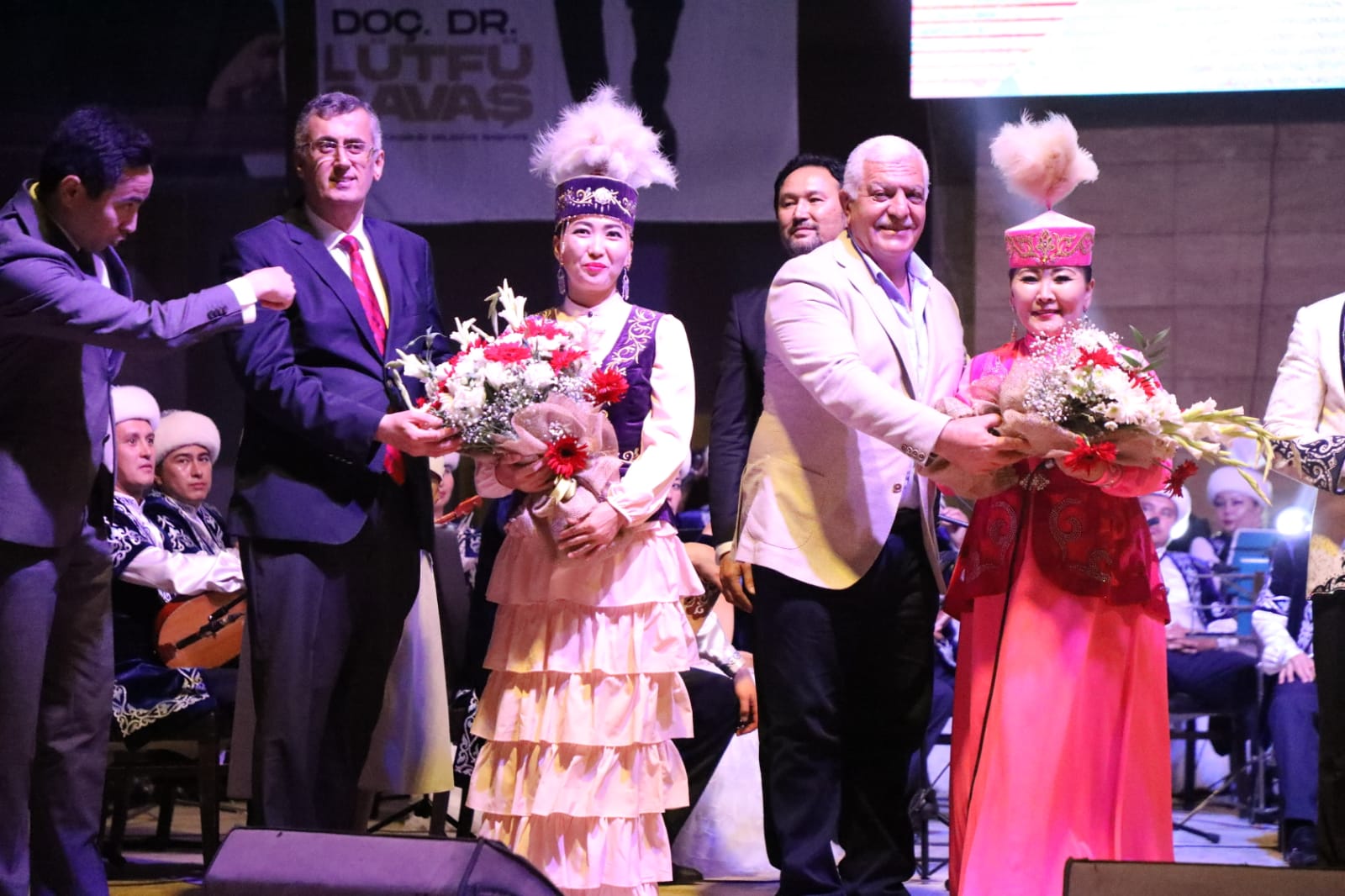 EXPO ALANINDA KAZAKİSTAN R&Uuml;ZG&Acirc;RI ESTİ