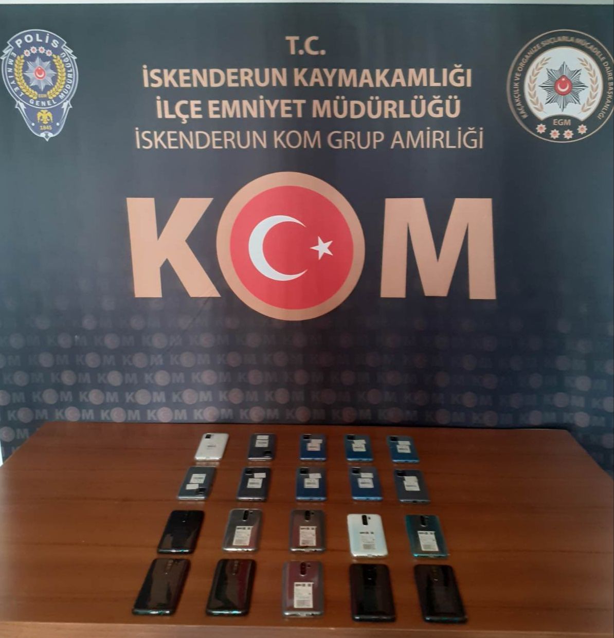 İskenderun&#8217;da 20 Adet gümrük cep telefonu ele geçirildi