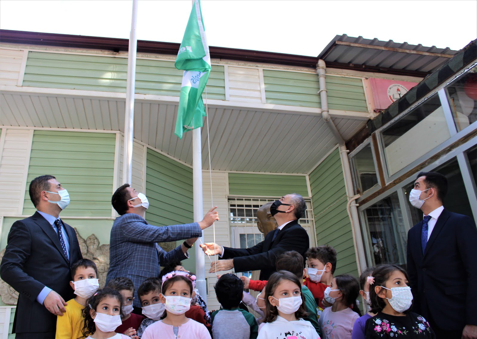 Dr. Gani Bahadırlı 75. yıl anaokuluna Yeşil Bayrak