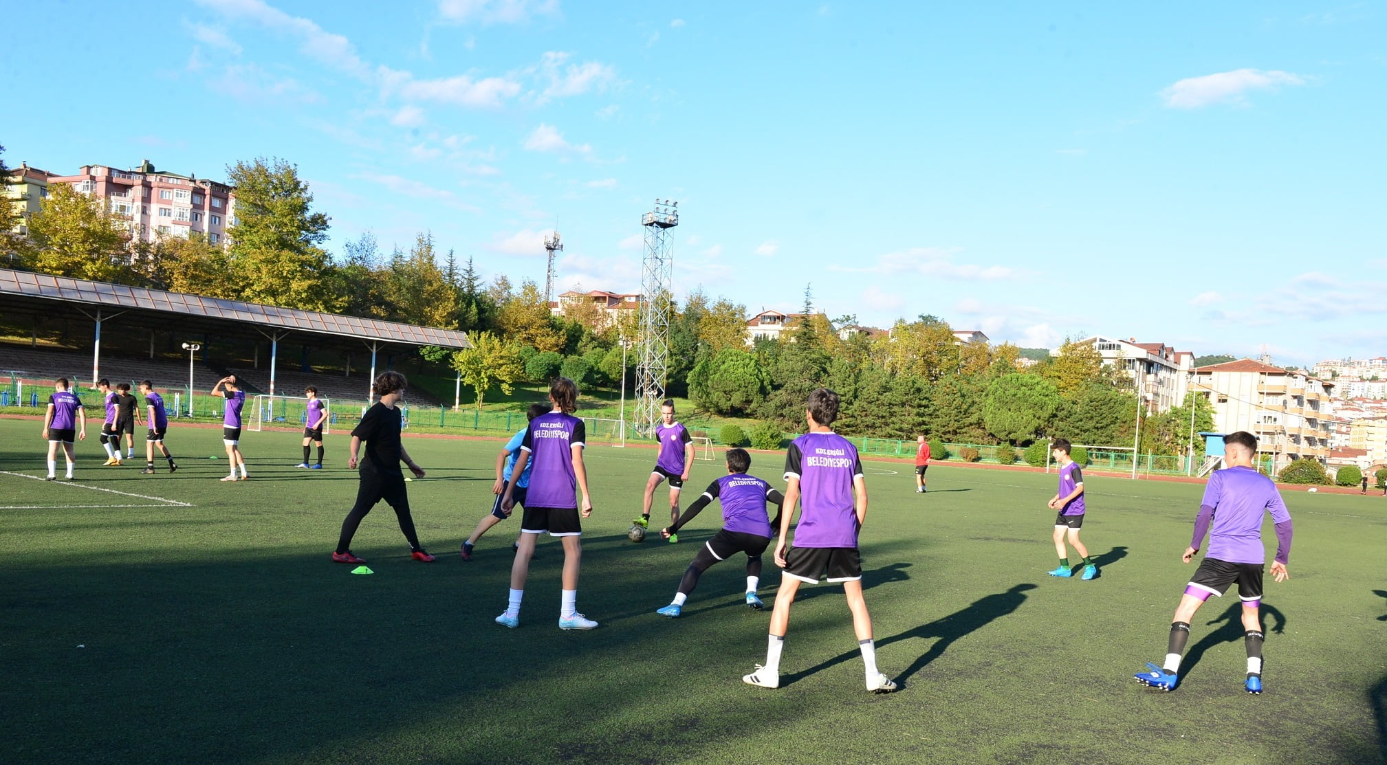 Erdemir Stadı ve Spor Salonu, bölge sporcularının hizmetine açıldı