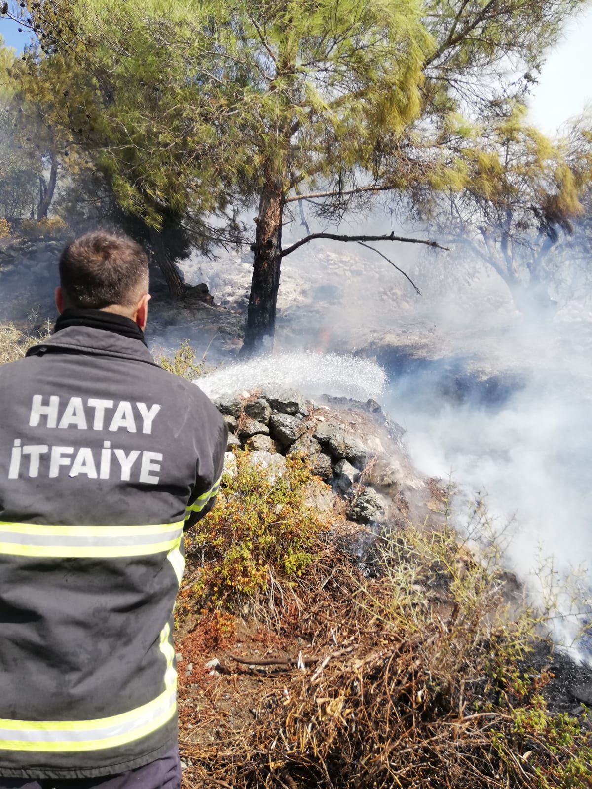 HBB İTFAİYESİNDEN İKİ YANGINA ANINDA M&Uuml;DAHALE