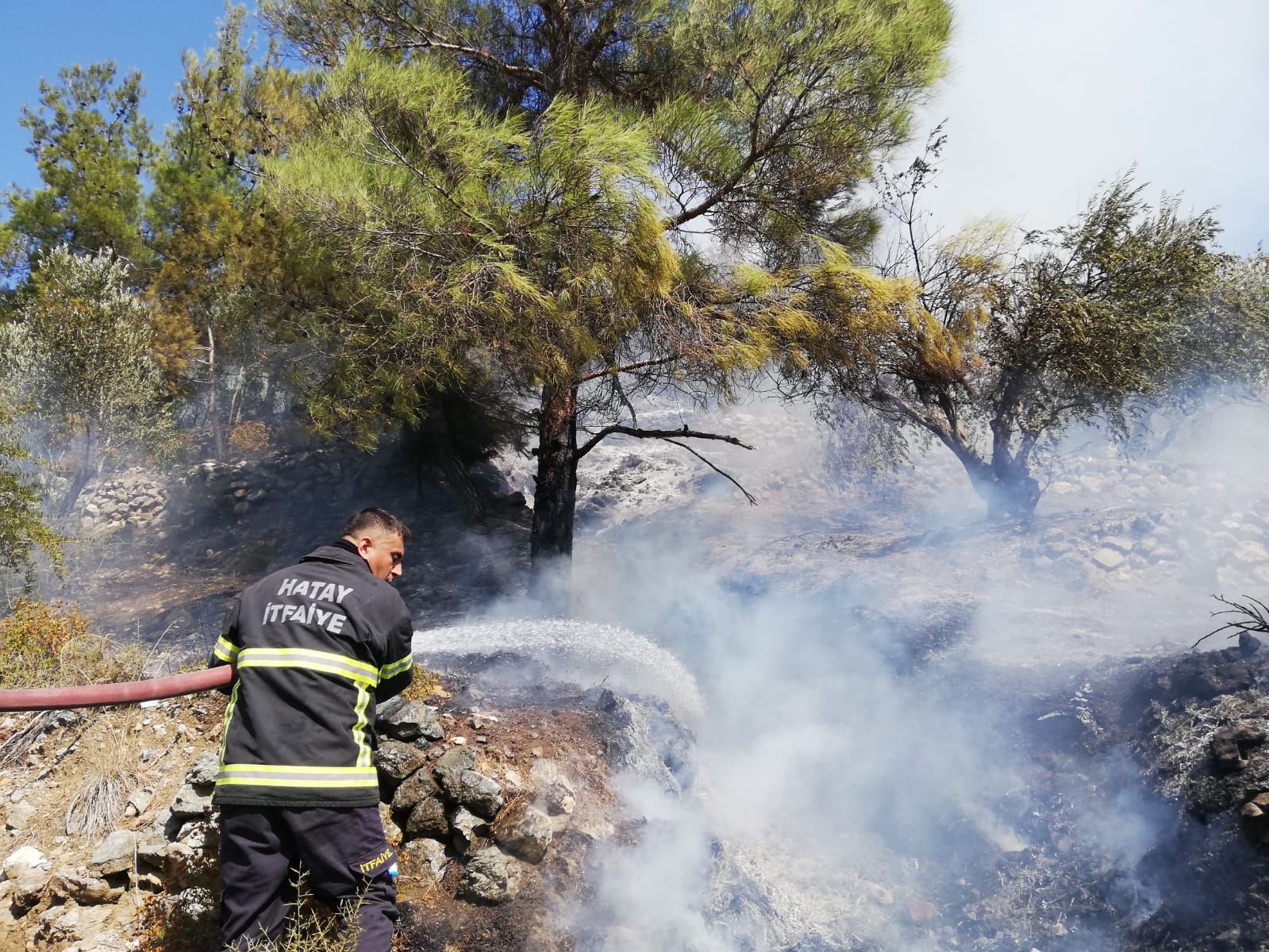 HBB İTFAİYESİNDEN İKİ YANGINA ANINDA M&Uuml;DAHALE