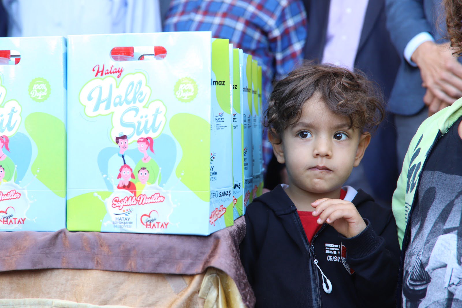 HBB&rsquo;DEN &Ccedil;OCUKLARA HALK S&Uuml;T