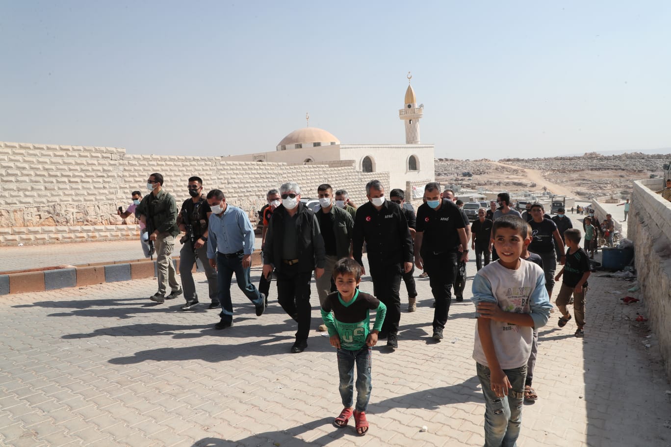 Hatay Valisi Rahmi Doğan, İdlib b&ouml;lgesinde Briket evlerde inceleme Ger&ccedil;ekleştirdi