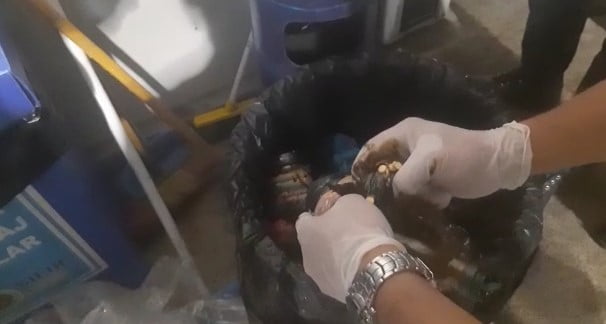 İskenderun Limanında Nar Ekşisi Şişeleri i&ccedil;erisinde CAPTAGON Hap Ele Ge&ccedil;irildi