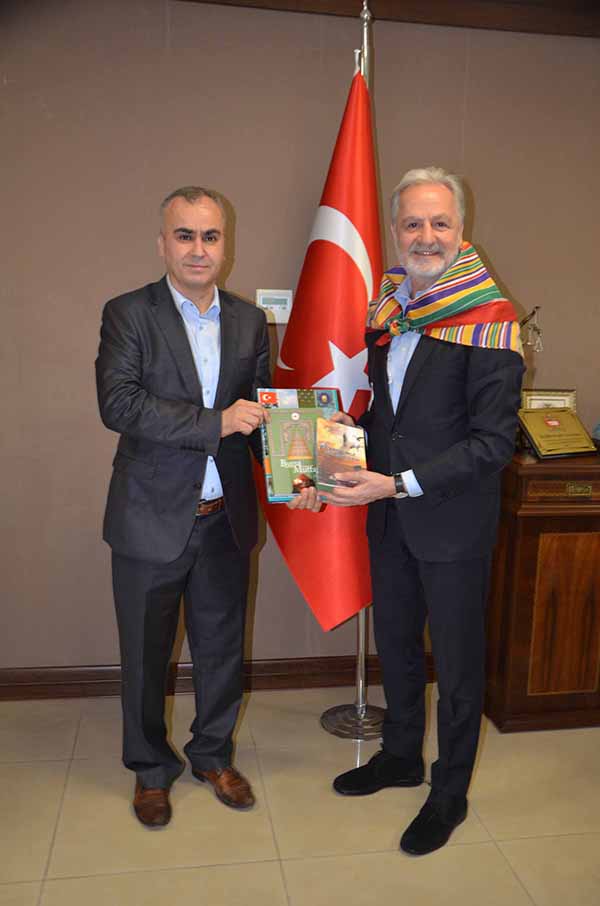 Abacılı Yörük Türkmen Derneği Yönetimi İTSO Başkanı Yılmaz’a Yörük Türkmen Poşusu Taktı