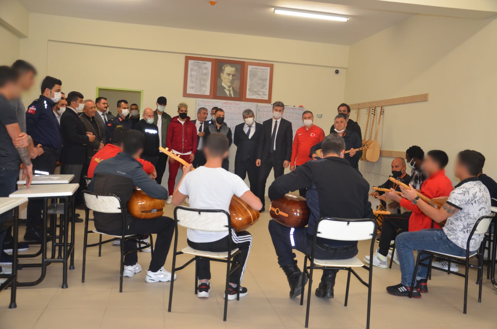 TUTUKLU VE H&Uuml;K&Uuml;ML&Uuml; &Ccedil;OCUKLAR HATAYSPOR İLE MA&Ccedil; YAPTI