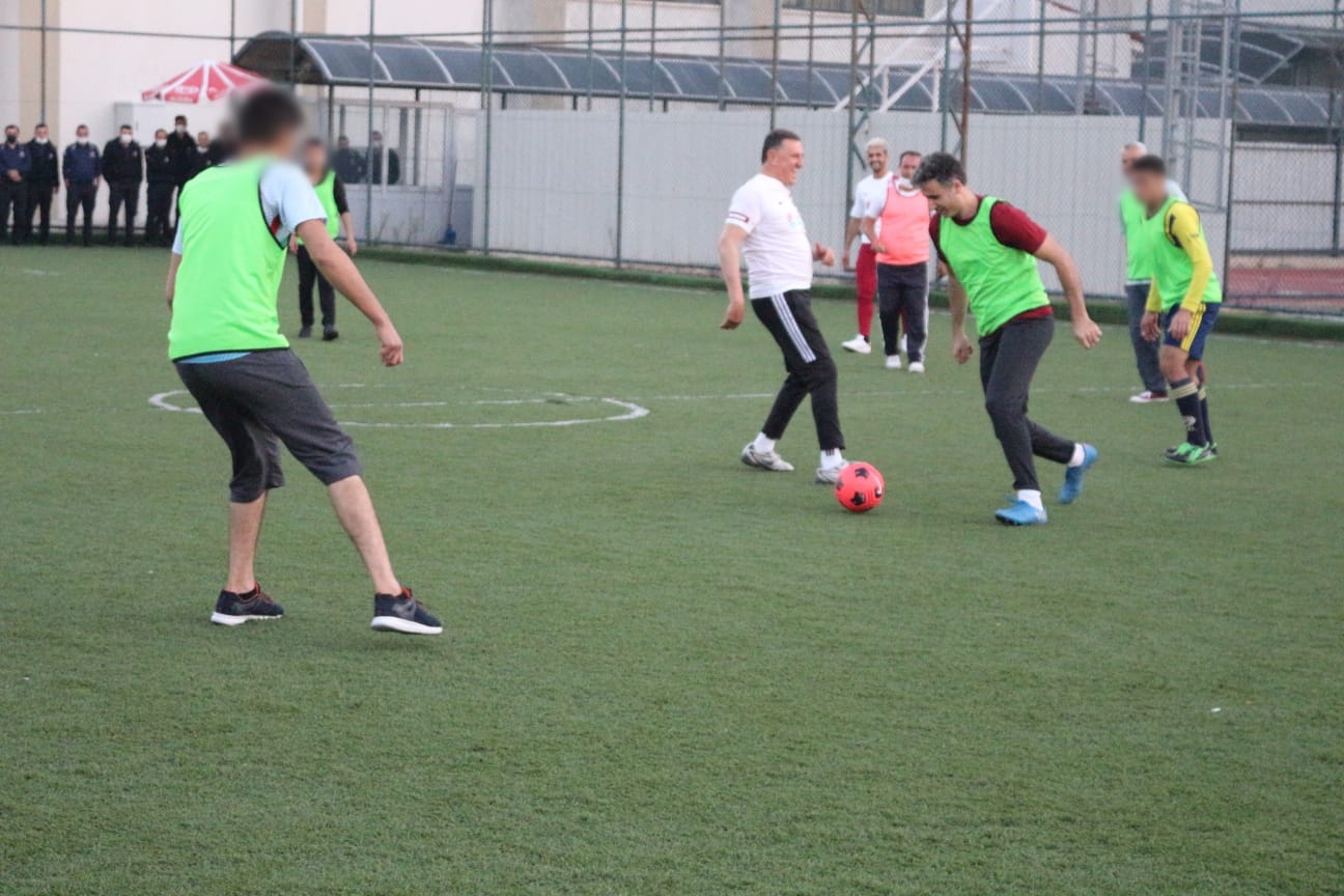 TUTUKLU VE H&Uuml;K&Uuml;ML&Uuml; &Ccedil;OCUKLAR HATAYSPOR İLE MA&Ccedil; YAPTI