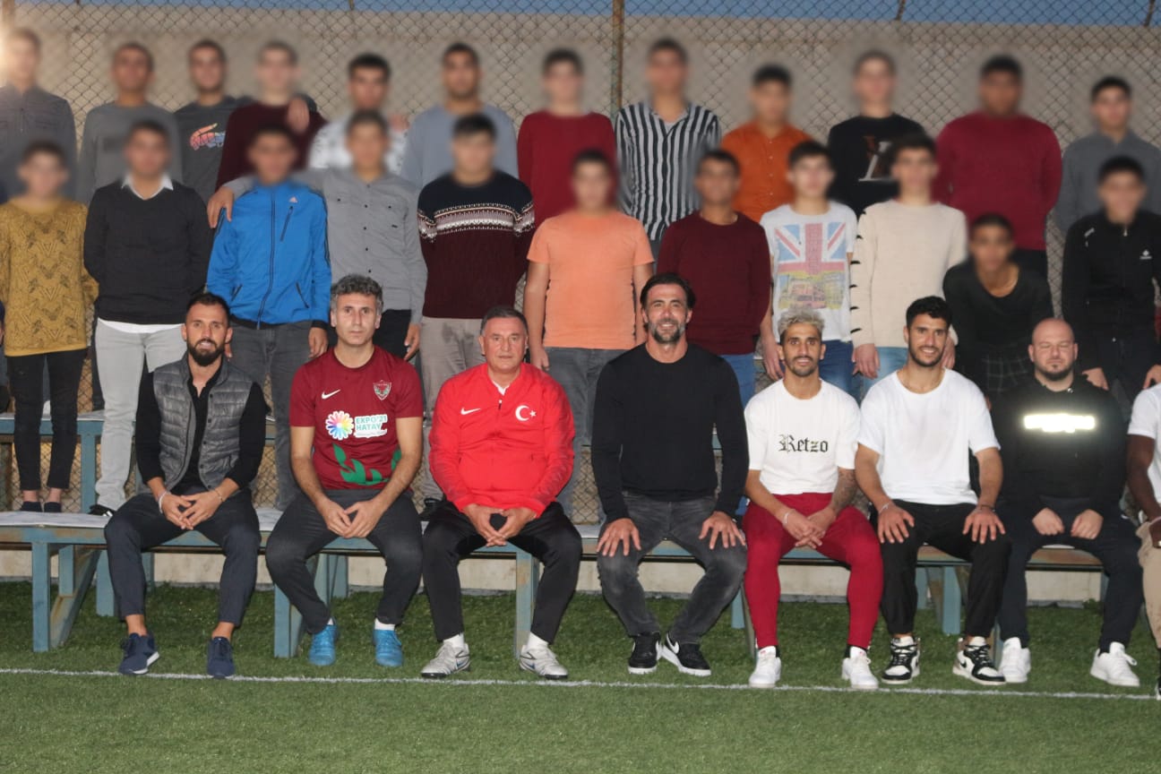 TUTUKLU VE H&Uuml;K&Uuml;ML&Uuml; &Ccedil;OCUKLAR HATAYSPOR İLE MA&Ccedil; YAPTI