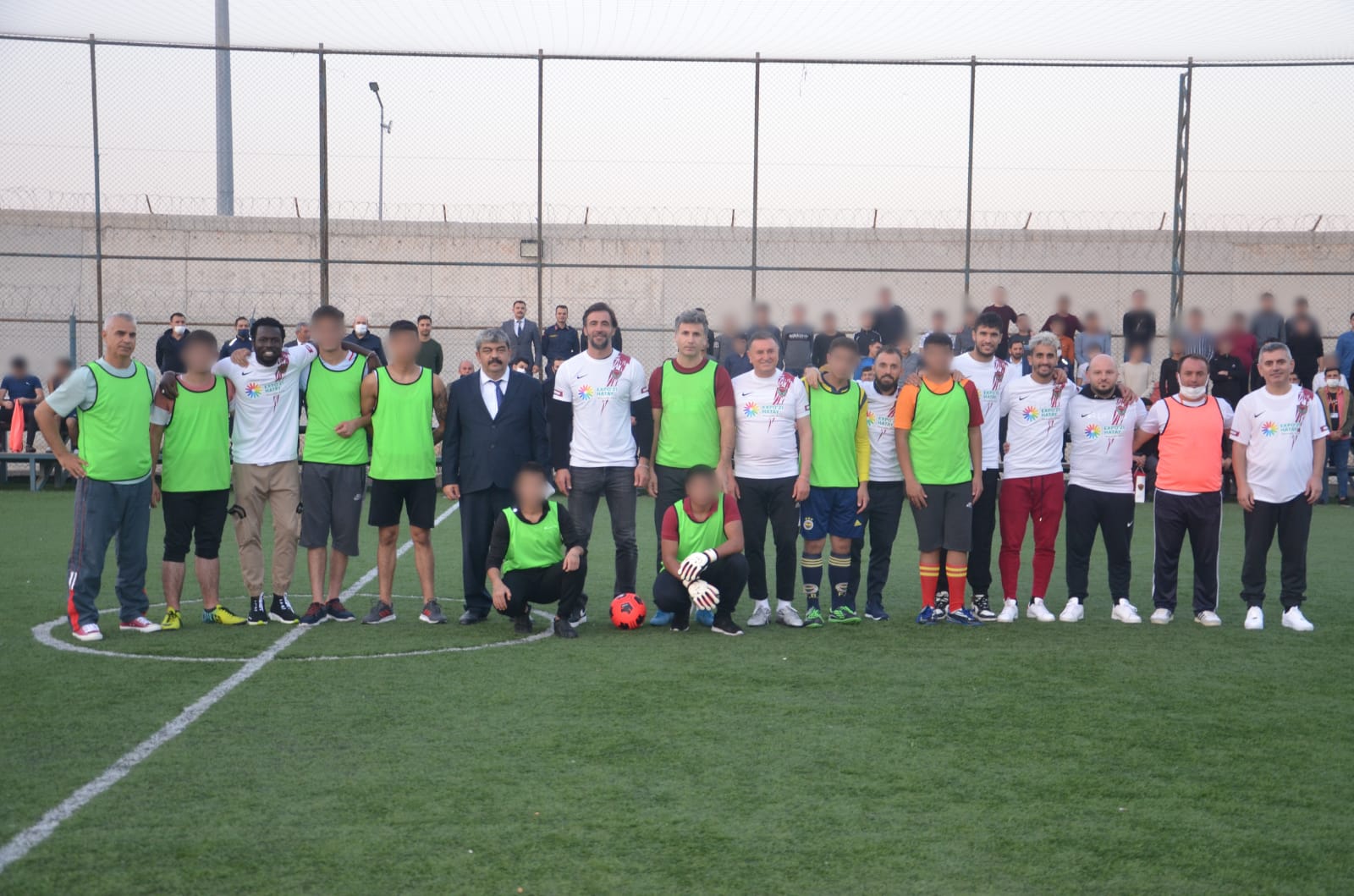 TUTUKLU VE H&Uuml;K&Uuml;ML&Uuml; &Ccedil;OCUKLAR HATAYSPOR İLE MA&Ccedil; YAPTI