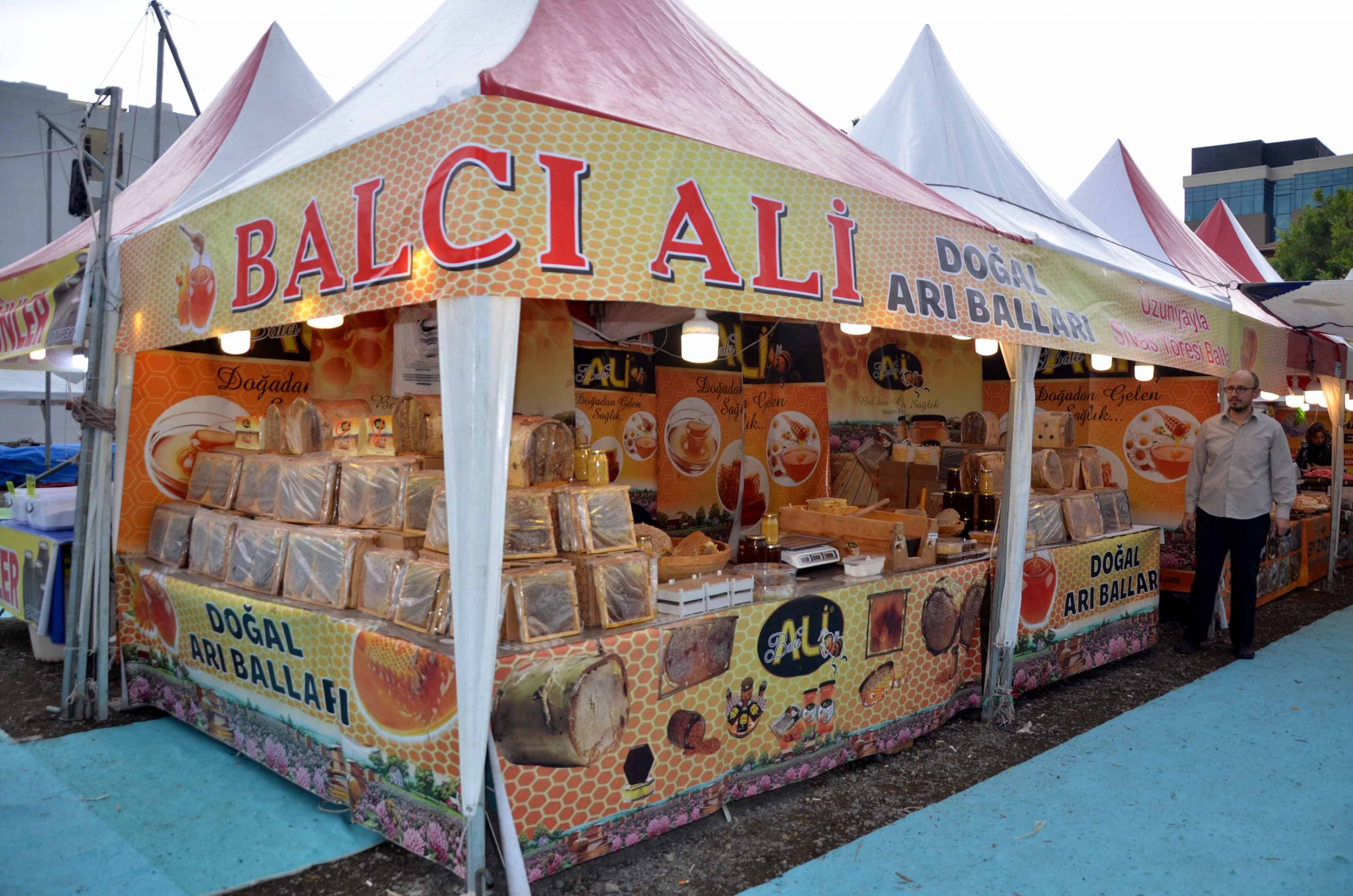 T&uuml;rkiye&rsquo;nin D&ouml;rt bir Tarafından Gelen Esnaflar Belediye Başkanı Fatih Tosyalı&rsquo;ya Teşekk&uuml;r Etti