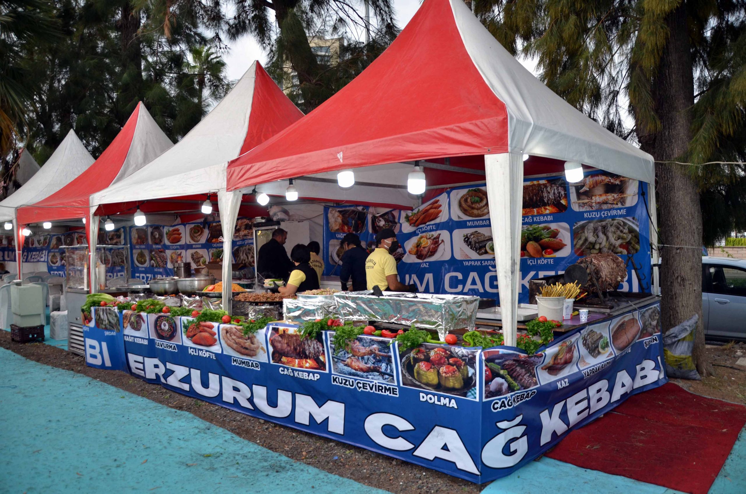 T&uuml;rkiye&rsquo;nin D&ouml;rt bir Tarafından Gelen Esnaflar Belediye Başkanı Fatih Tosyalı&rsquo;ya Teşekk&uuml;r Etti