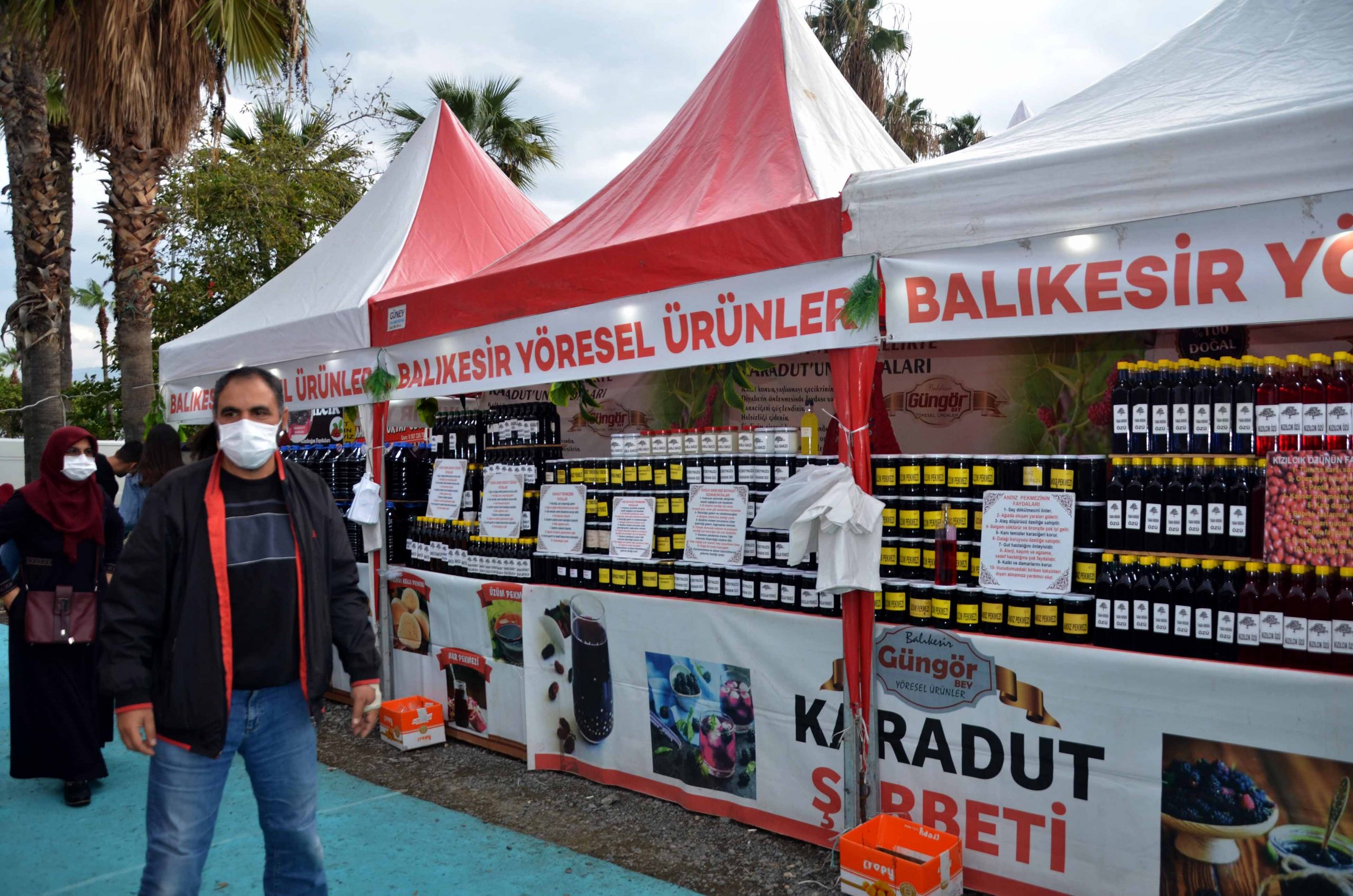 T&uuml;rkiye&rsquo;nin D&ouml;rt bir Tarafından Gelen Esnaflar Belediye Başkanı Fatih Tosyalı&rsquo;ya Teşekk&uuml;r Etti