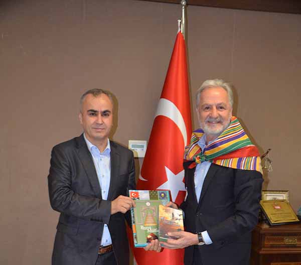 Abacılı Yörük Türkmen Derneği Yönetimi İTSO Başkanı Yılmaz’a Yörük Türkmen Poşusu Taktı