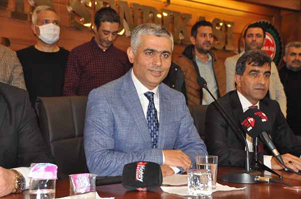 &Ouml;z&ccedil;elik-İş Sendikasında İş&ccedil;i Sendika Omuz Omuza Verdi