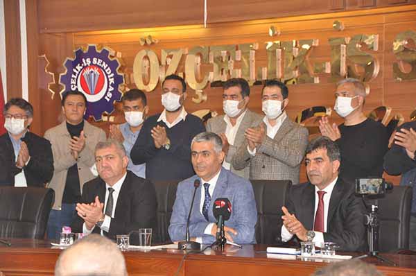 &Ouml;z&ccedil;elik-İş Sendikasında İş&ccedil;i Sendika Omuz Omuza Verdi