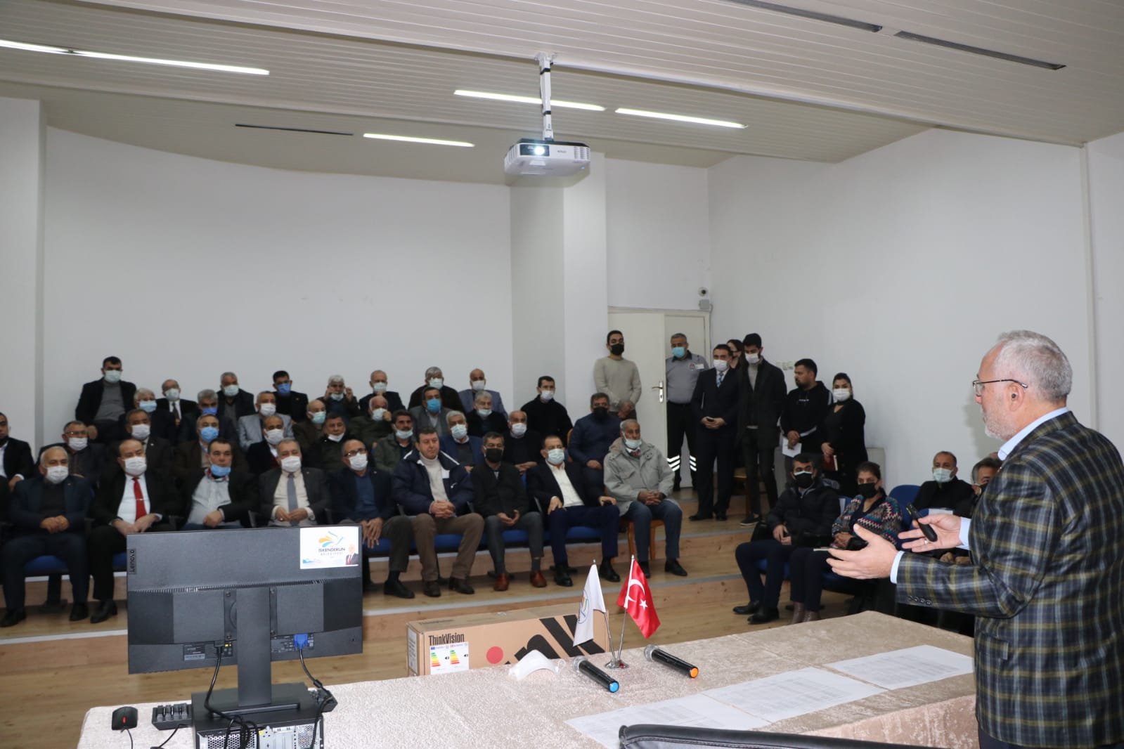 BAŞKAN TOSYALI’DAN MUHTARLARA BİLGİSAYAR DESTEĞİ