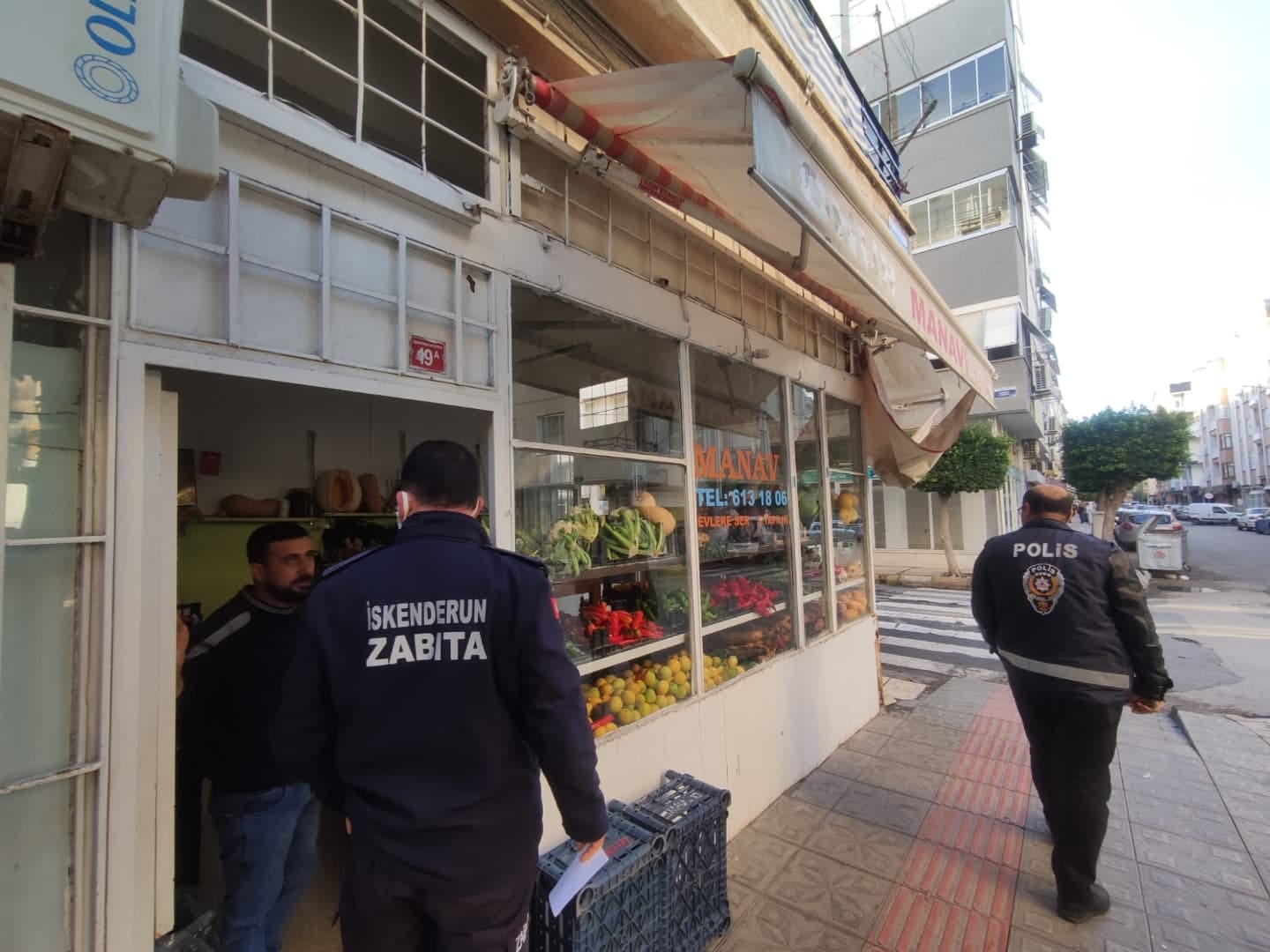 İSKENDERUN BELEDİYESİ ZABITASI DENETİMLERİNİ S&Uuml;RD&Uuml;R&Uuml;YOR