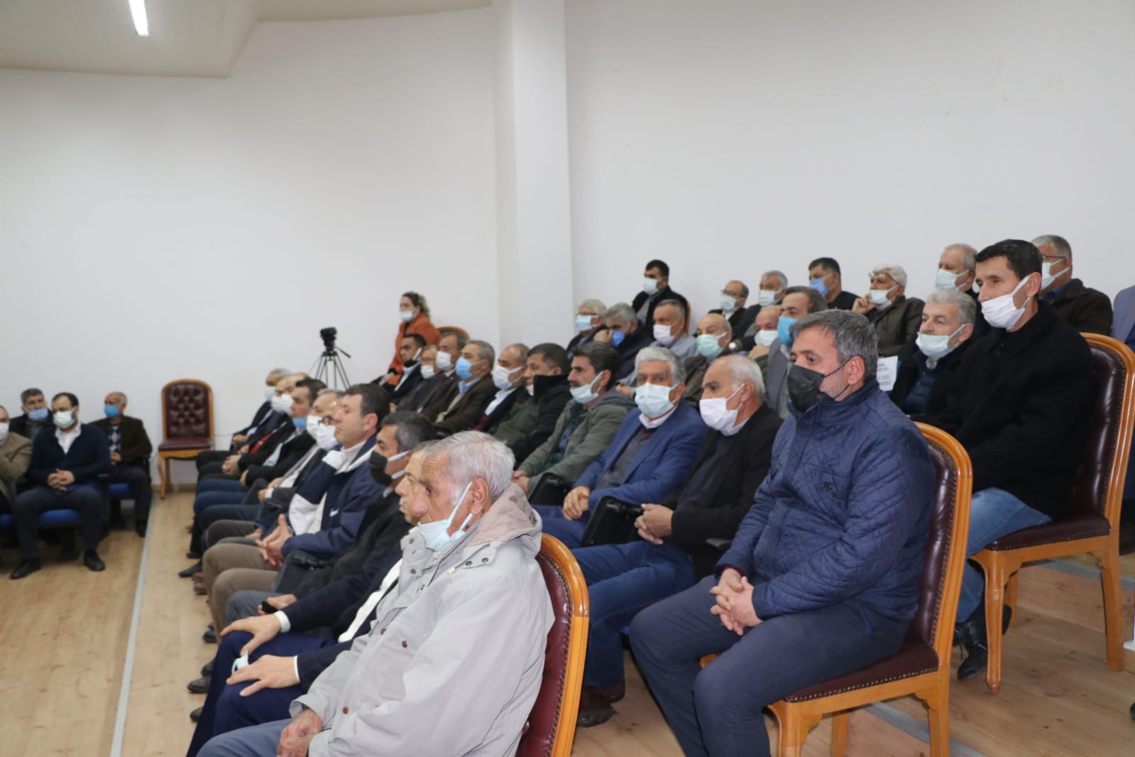 BAŞKAN TOSYALI&rsquo;DAN MUHTARLARA BİLGİSAYAR DESTEĞİ