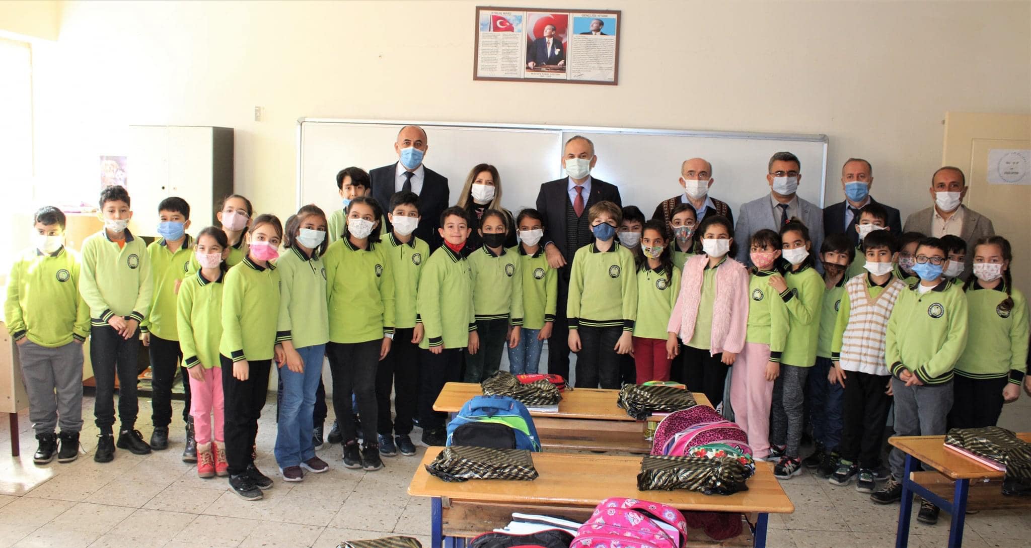 Denizciler Mustafa Kemal İlkokulu &Ouml;ğrencilerine Kaymakam İskender Y&ouml;nden’den S&uuml;rpriz Ziyaret