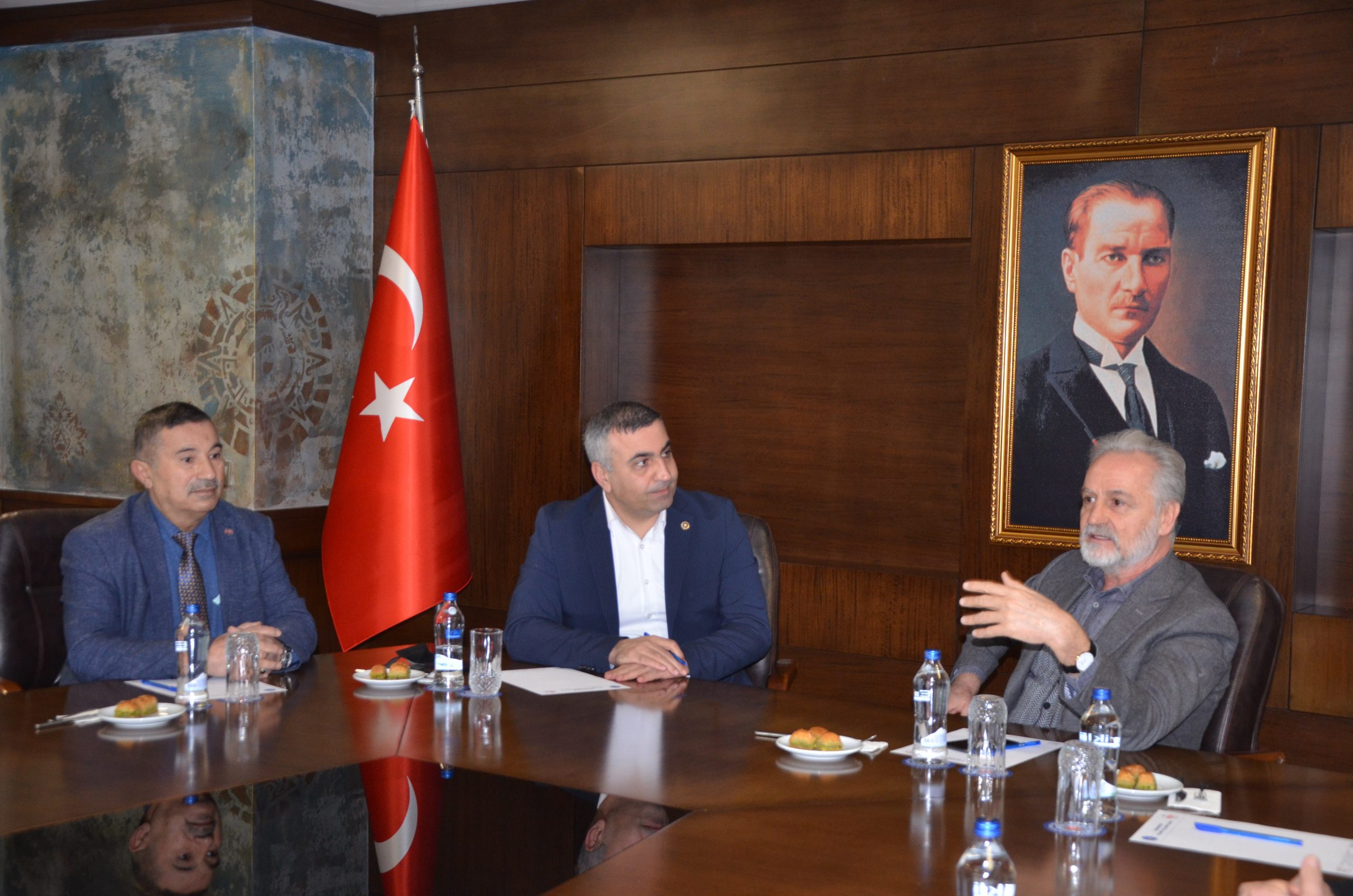 MHP Hatay Milletvekeli L&uuml;tfi Kaşık&ccedil;ı ve İl&ccedil;e Y&ouml;netimi İTSO&rsquo;yu Ziyaret Etti