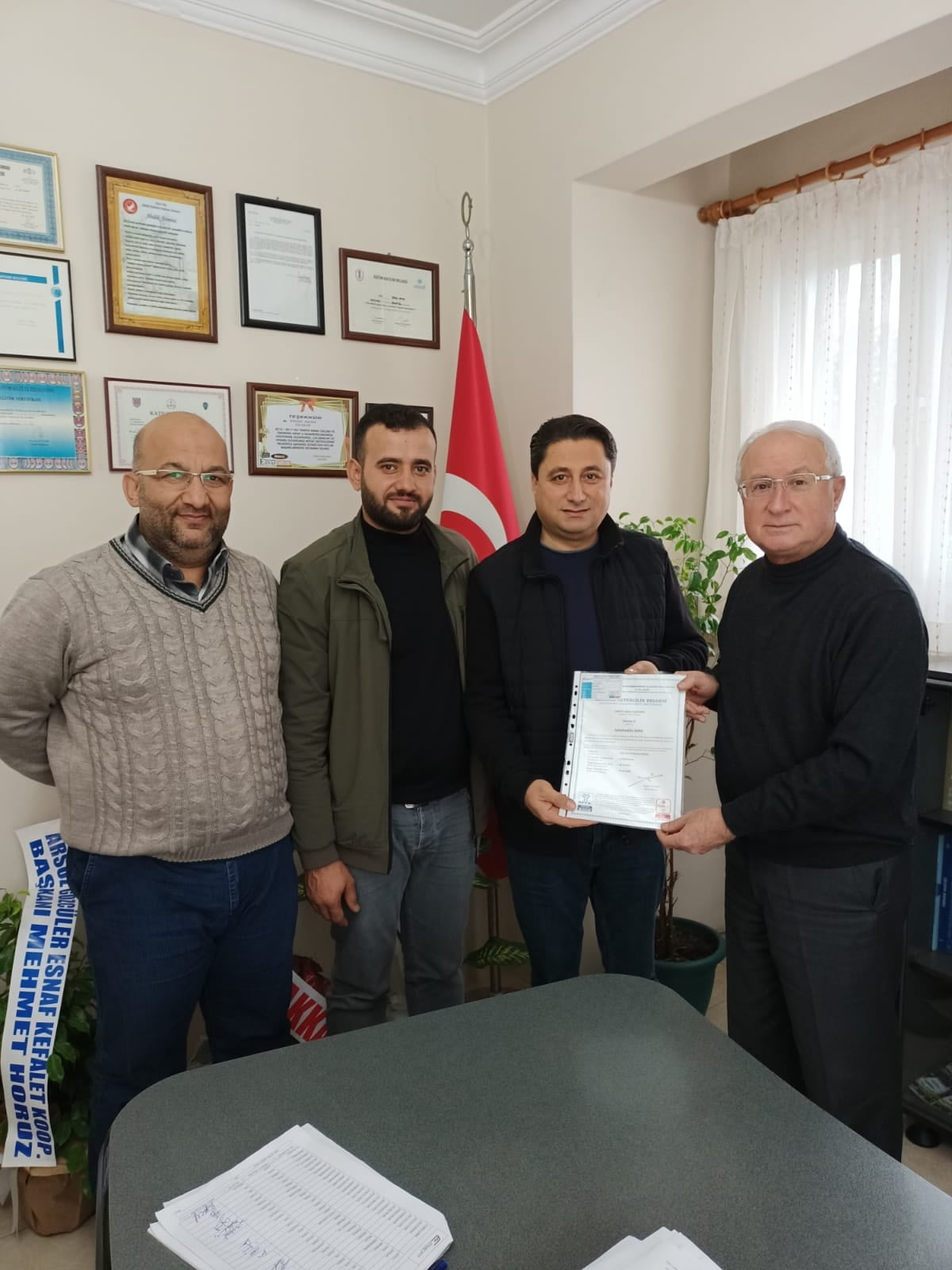 &Ouml;ğrenci Servis Aracı Şof&ouml;rlerine MYB sertifikaları ve Belgeleri Dağıtıldı.