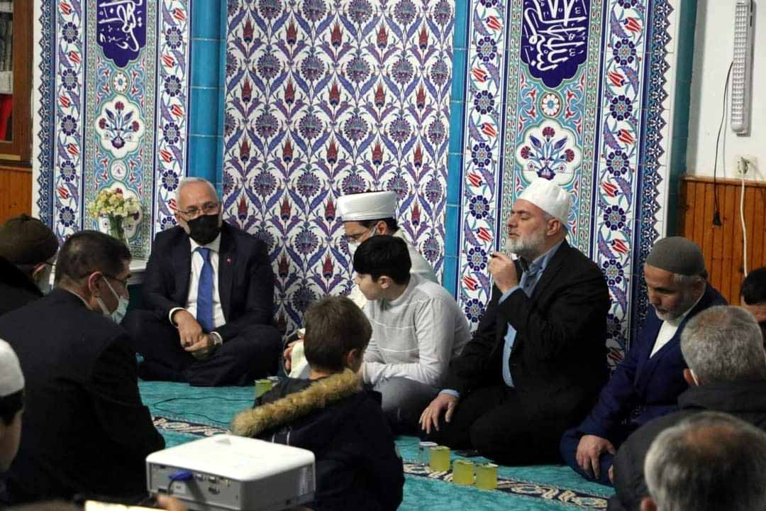 Yeni Yılın İlk Cuma Gecesinde Denizciler &Ccedil;amlık Camisinde, Camiler Doldu Taştı